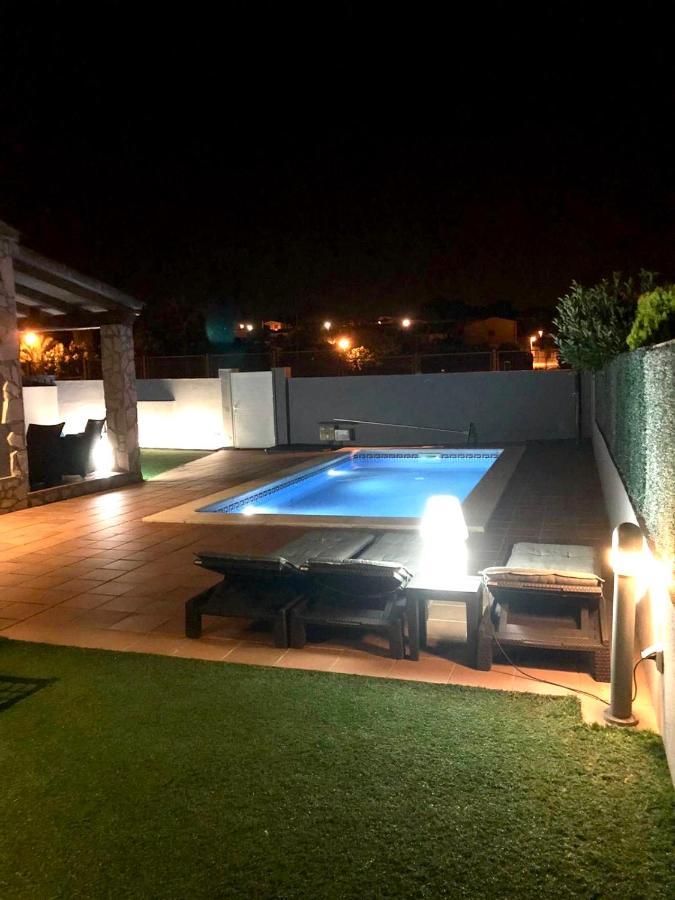 Casa En L Escala Con Piscina Y Wifi Free Villa L' Escala Luaran gambar