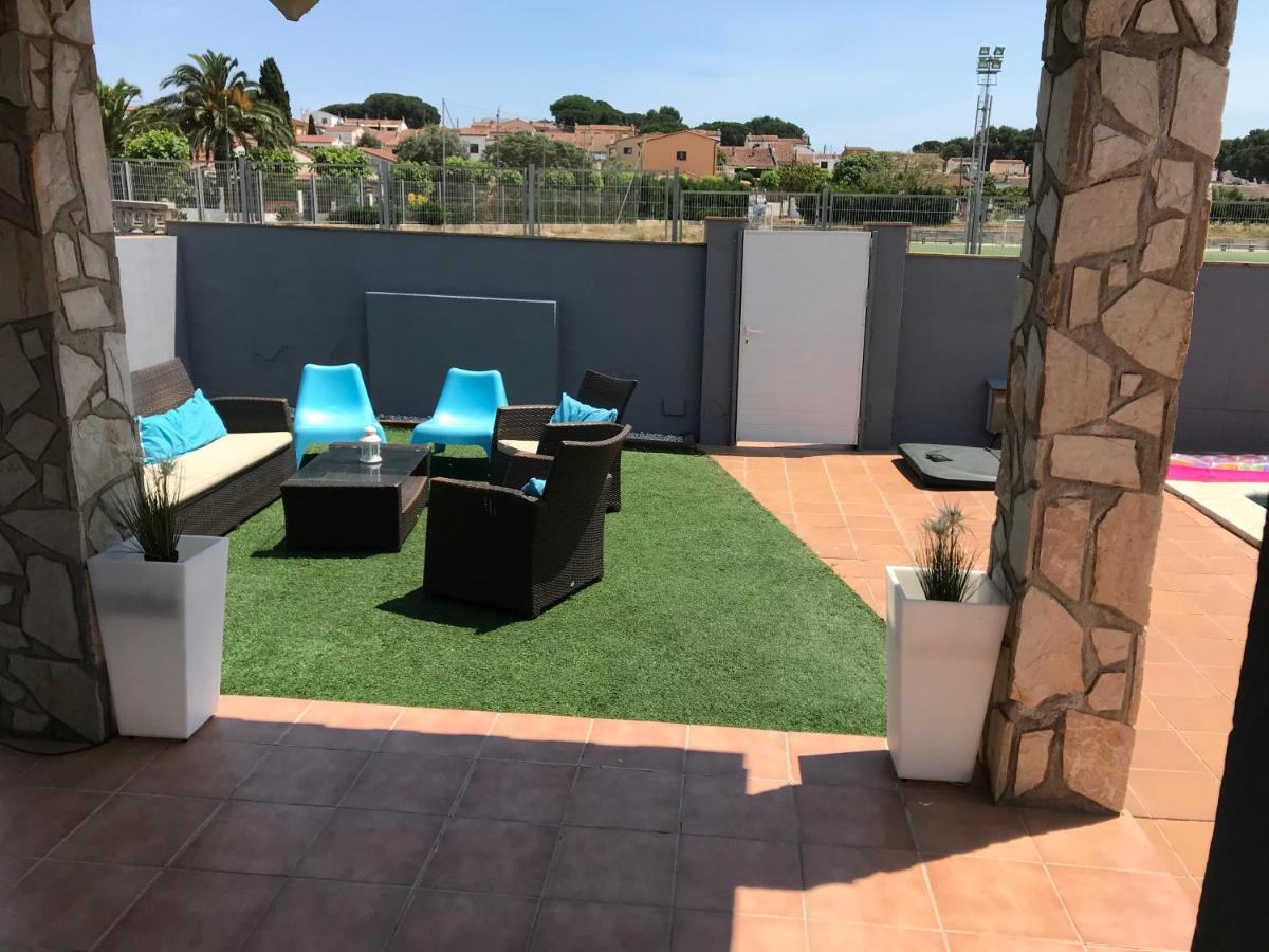 Casa En L Escala Con Piscina Y Wifi Free Villa L' Escala Luaran gambar