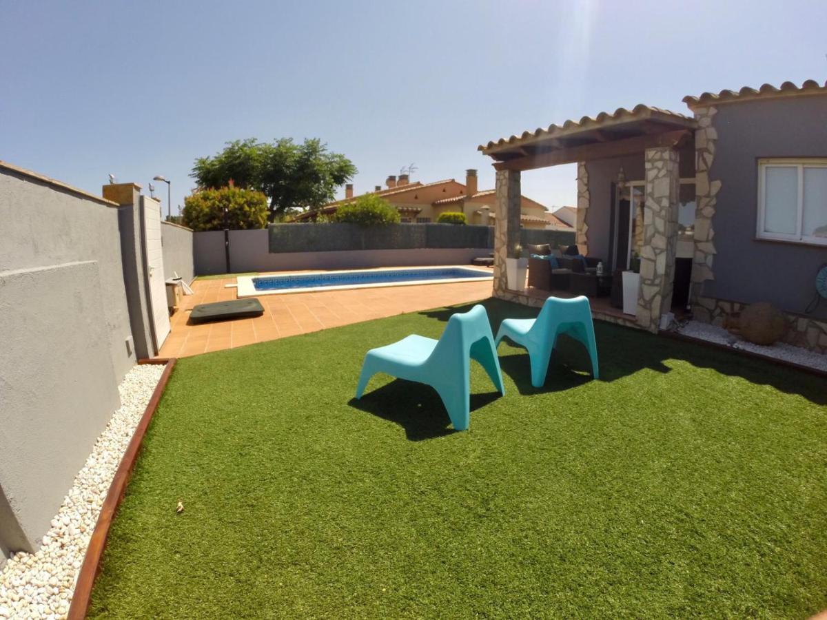 Casa En L Escala Con Piscina Y Wifi Free Villa L' Escala Luaran gambar