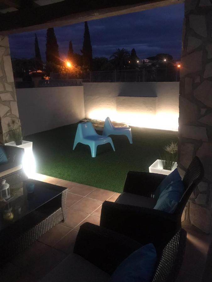 Casa En L Escala Con Piscina Y Wifi Free Villa L' Escala Luaran gambar
