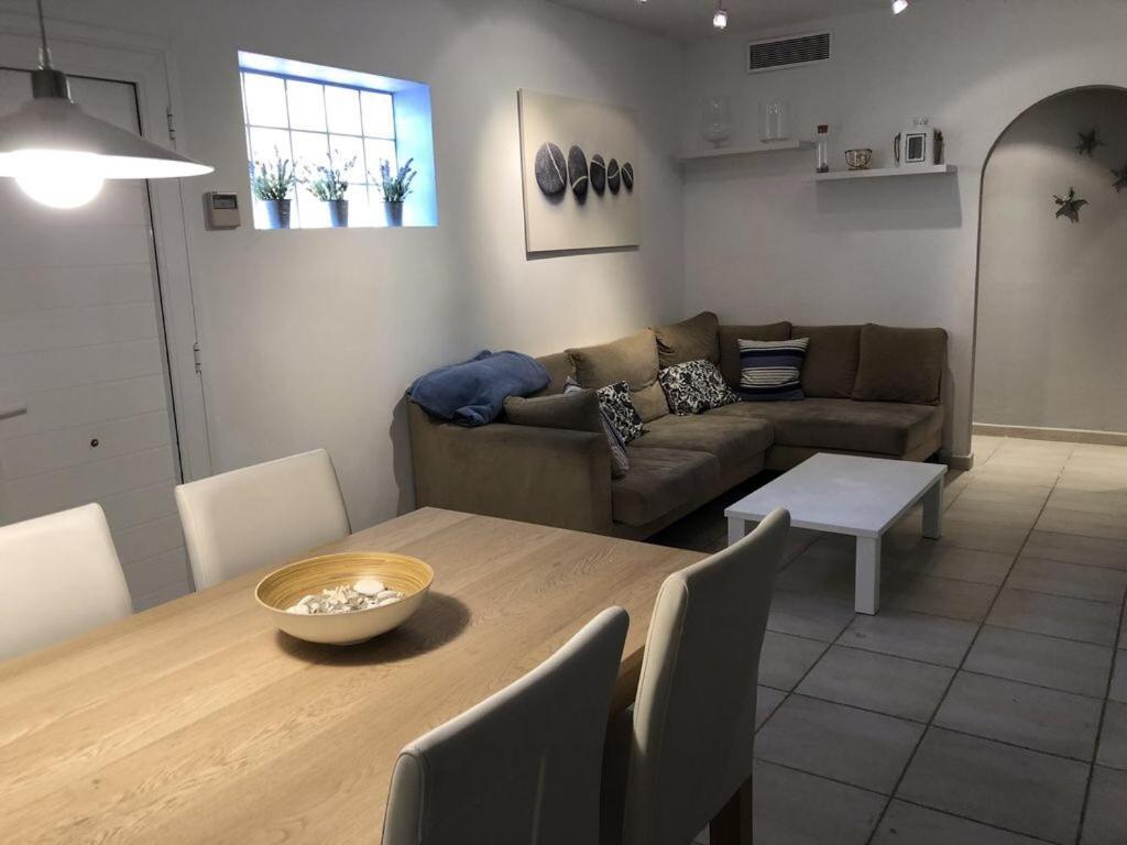 Casa En L Escala Con Piscina Y Wifi Free Villa L' Escala Luaran gambar